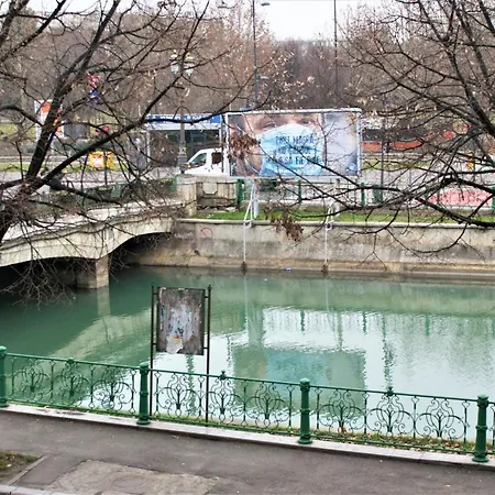 On The River Ultra Apartman Bukarest