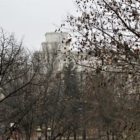 On The River Ultra Boekarest