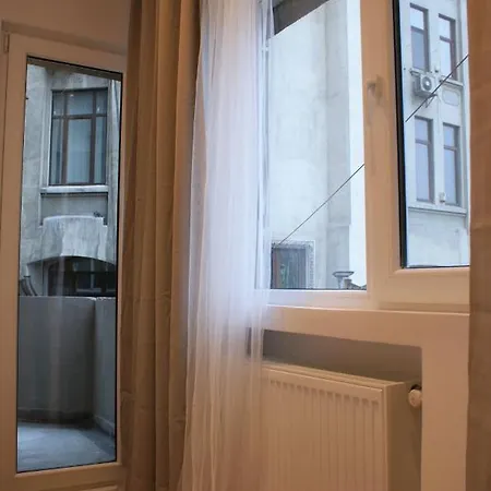 On The River Ultra * Boekarest