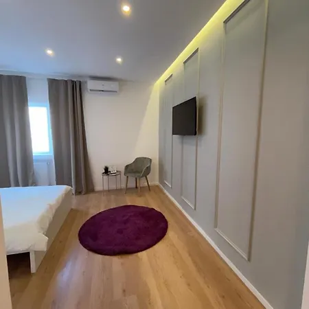 On The River Ultra Boekarest