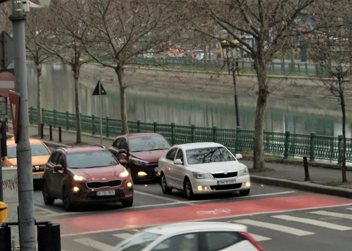 On The River Ultra アパート ブカレスト